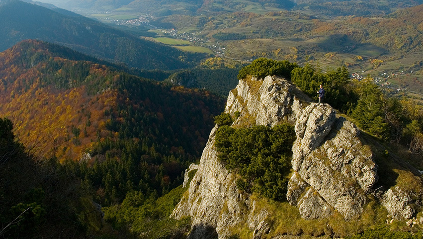 valley - 2 Places in America Where You Can Enjoy Airsports